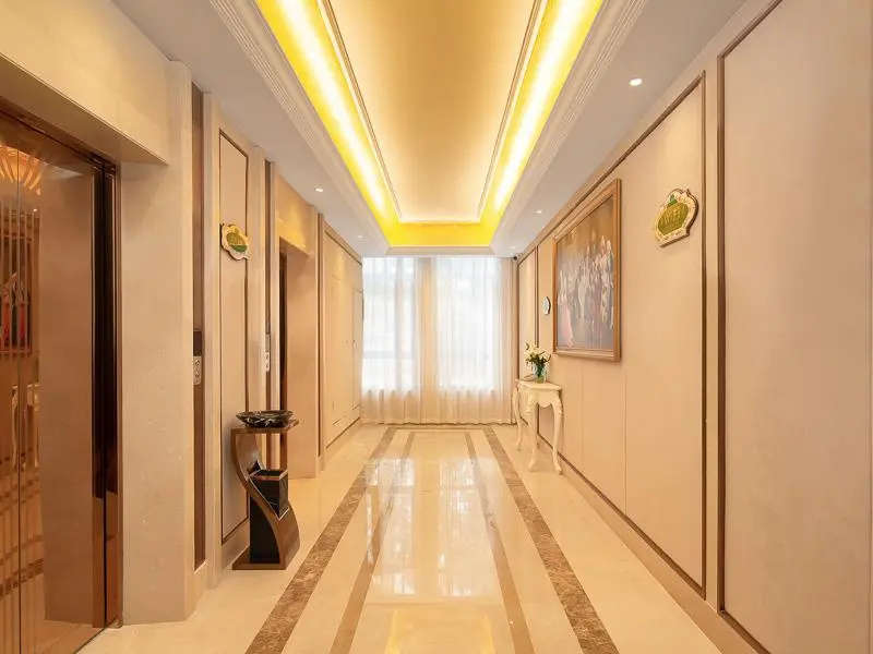 Lobby & Reception