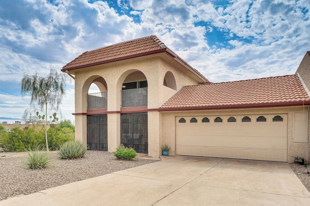 Mtn-view Townhome w/ Pools: 5 Mi to Sabino Canyon!