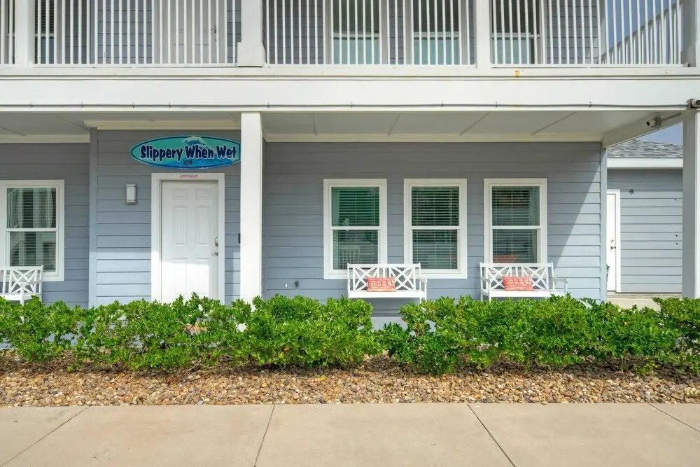 Costa Bahia Condos Sleeps 26, Pool, Short Beach Stroll