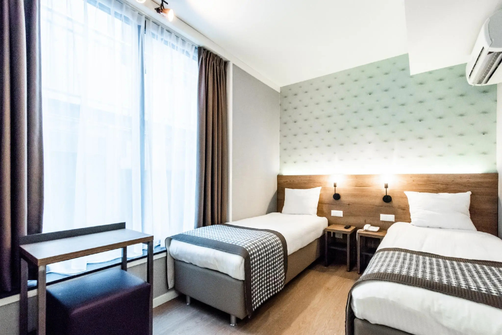 Double room (twin beds)