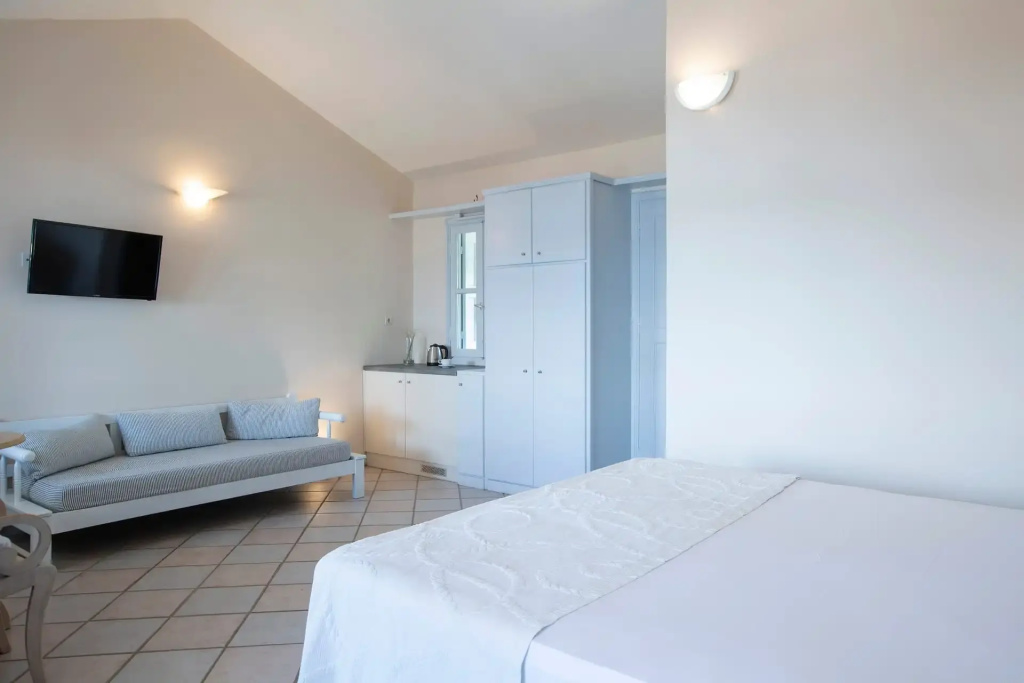 Classic Double room with sea view (full double bed)
