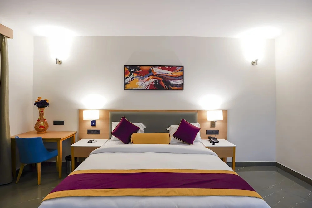 Deluxe Double room with balcony (full double bed)