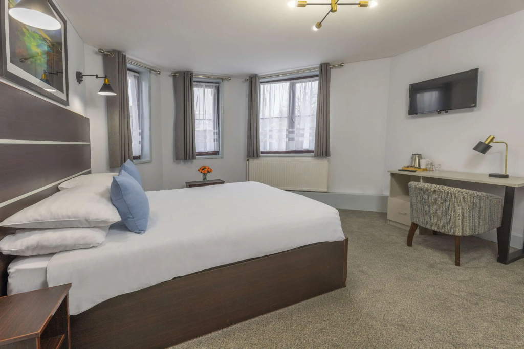 Standard Double room (full double bed)