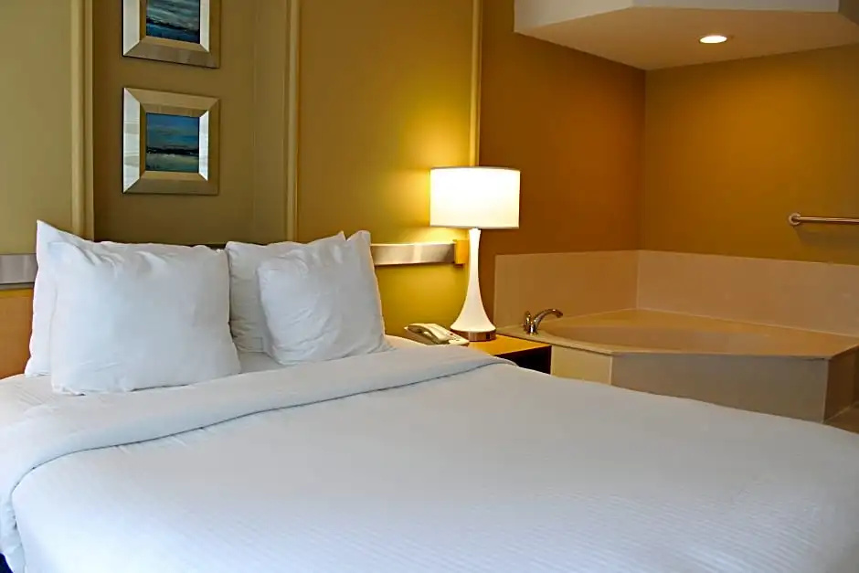 Standard room with partial ocean view