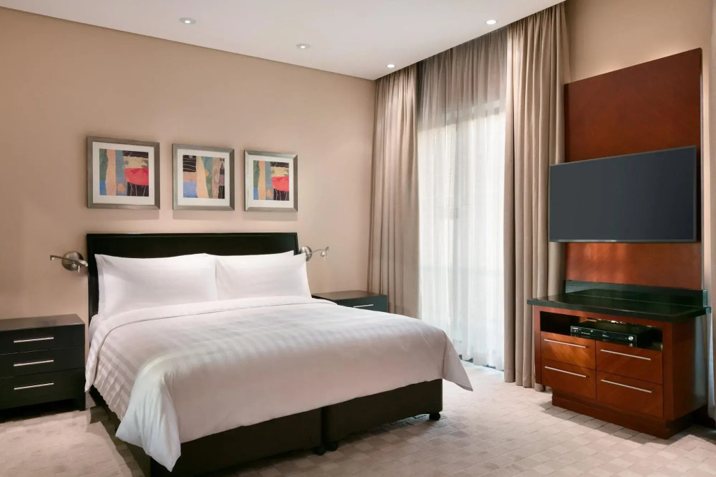 Отель Shangri-La Hotel Apartments Qaryat Al Beri в Абу-Даби