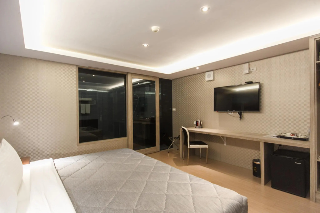 Standard Double room (full double bed)
