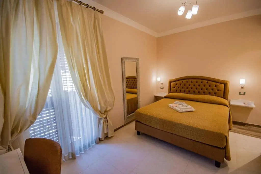 Deluxe Double room with balcony (full double bed)
