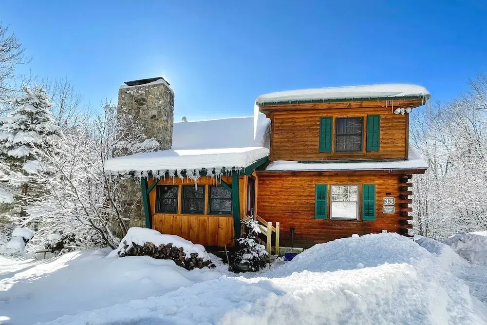 Game Room & Hot Tub: Pet-friendly Mount Snow Gem