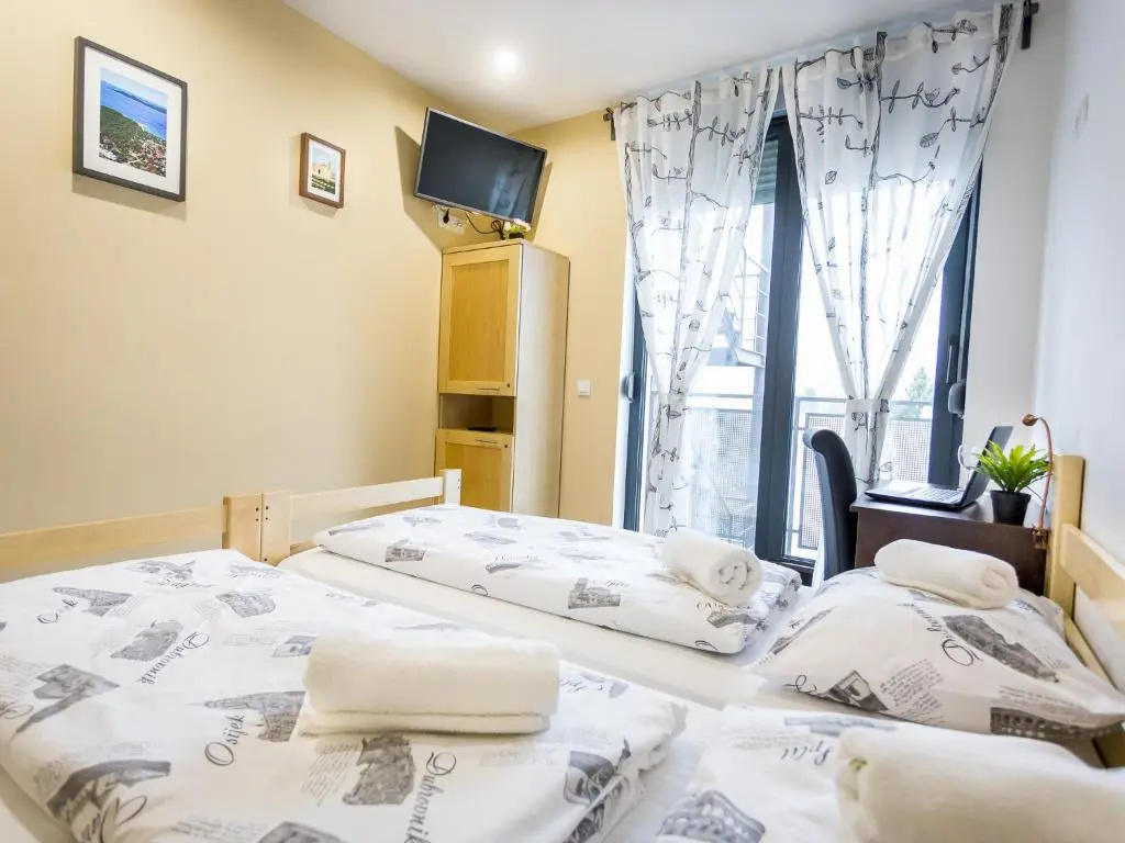 Standard Double room with balcony (full double bed)