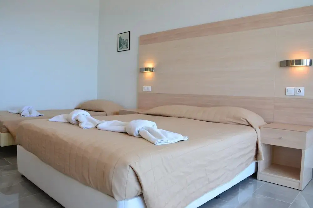 Standard Triple room with sea view