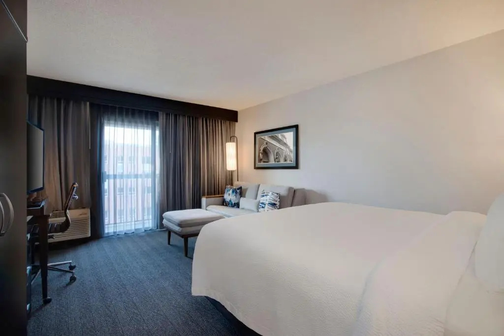Standard Double room with balcony (full double bed)