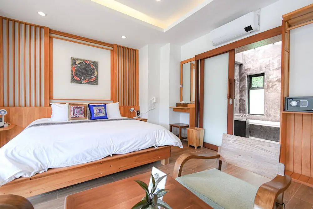 2 Bedrooms Villa with garden view