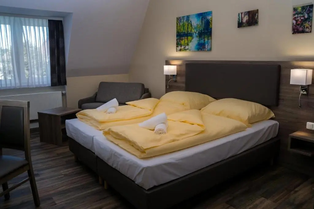 Standard Triple room