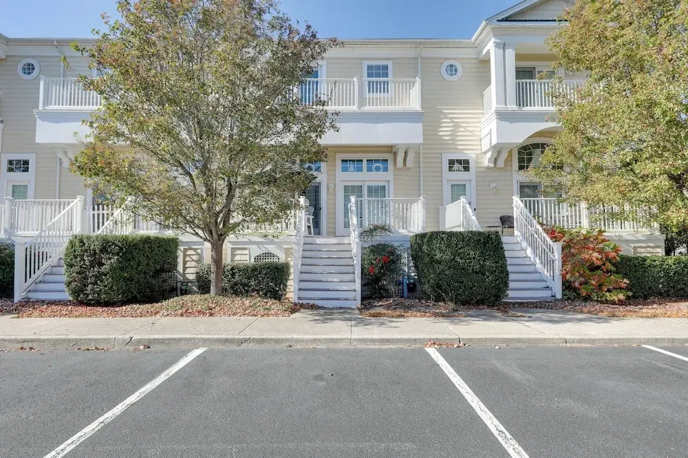 Game Room & Community Perks! Ocean View Retreat