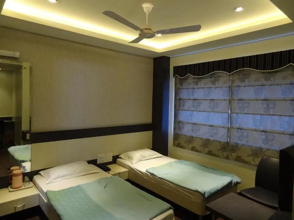 Deluxe Double room (full double bed)