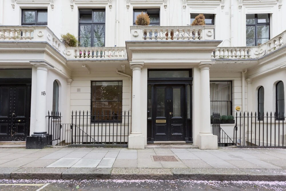 2 Bdr Queens Gardens by the Residences