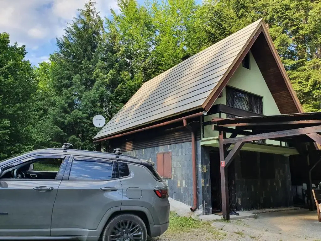 Krpácovo; Nízke Tatry - chata na kraji lesa