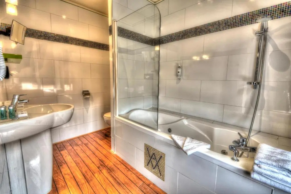 Comfort room