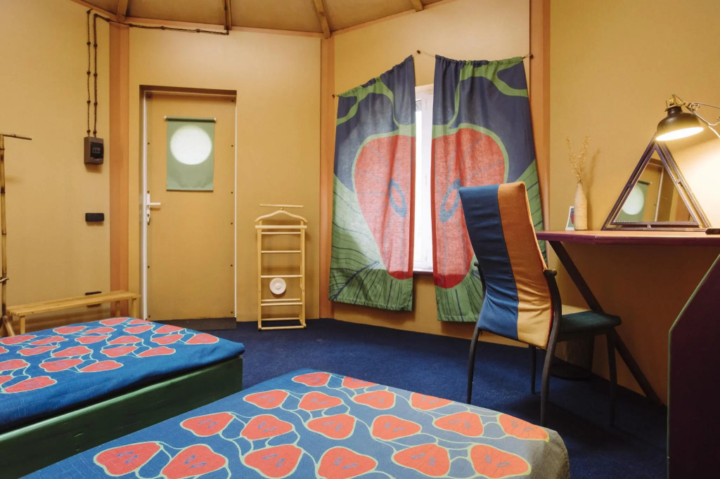 Apple Double Bungalow (twin beds)