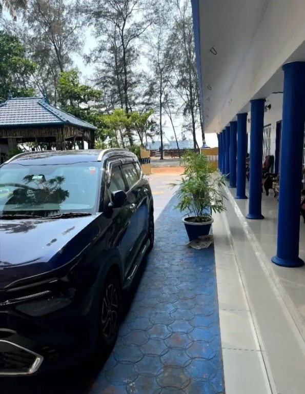1 Bedroom Deluxe Triple room beachfront