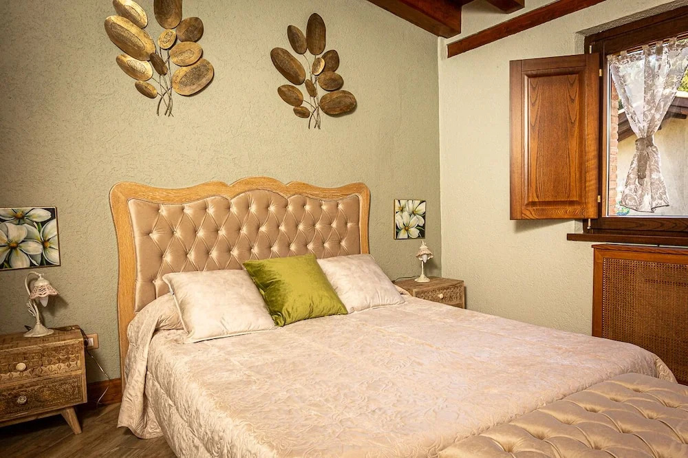 Deluxe Double room with balcony (full double bed)