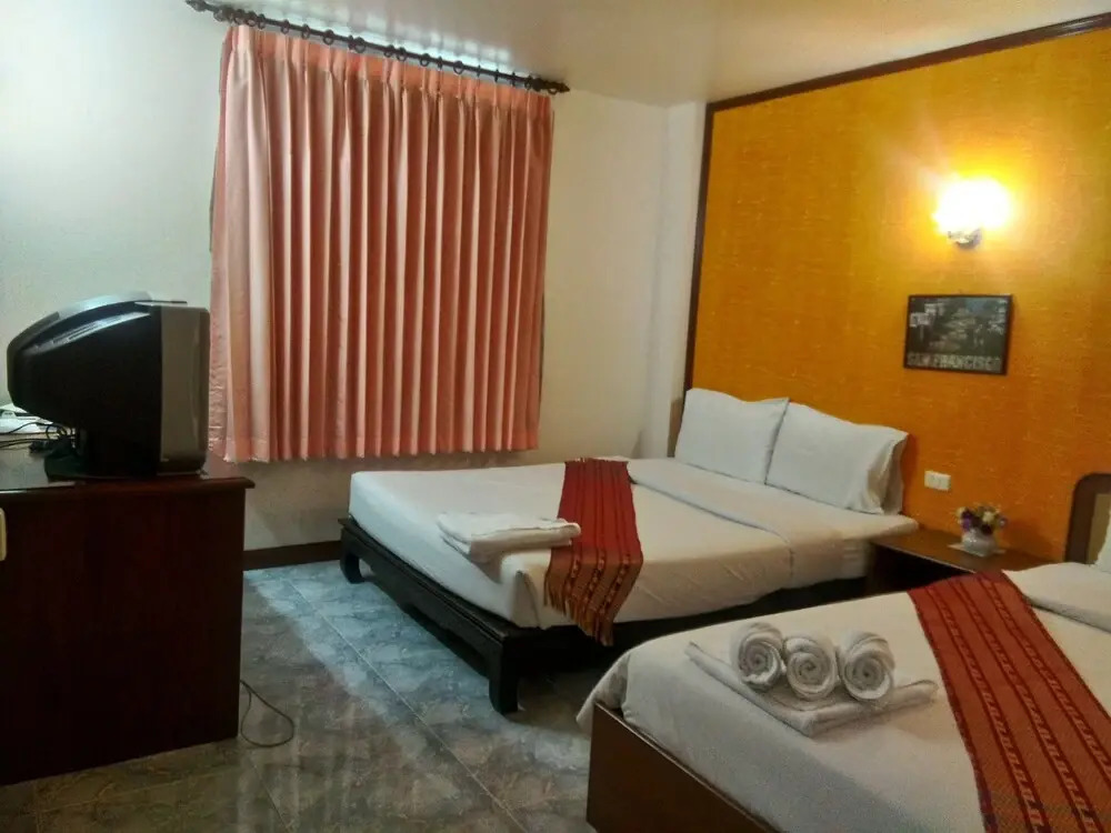 Трёхместный семейный номер Standard односпальная кровать в Thepparat Lodge Krabi