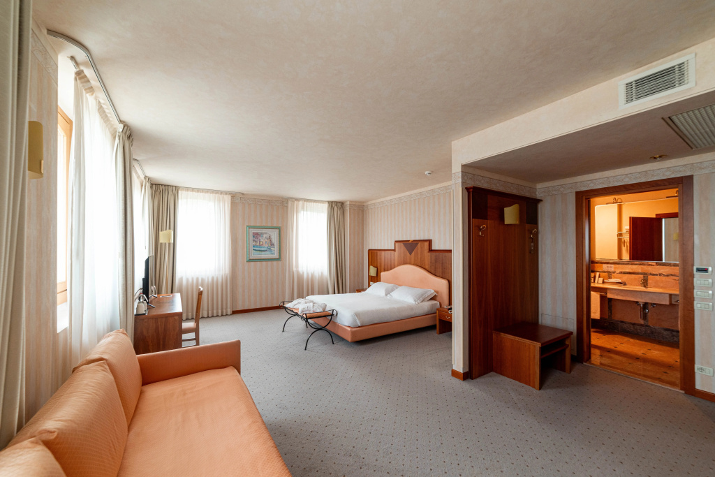 PHI Hotel Astoria - Général