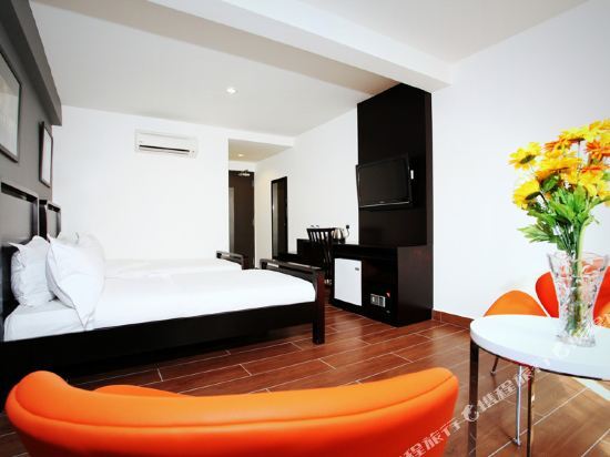 Crossroads Hotel