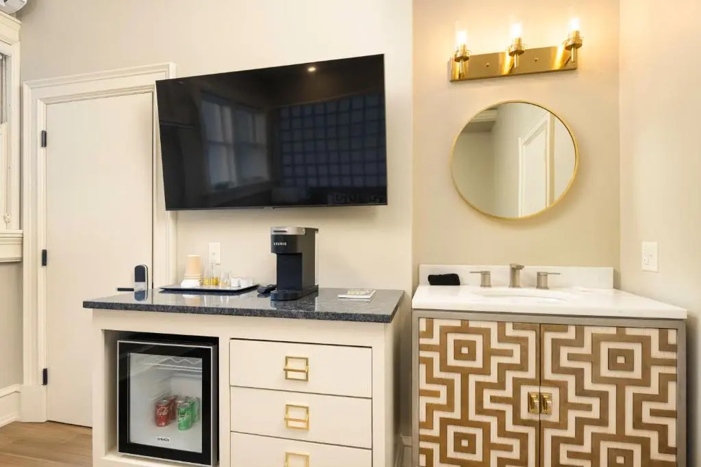 The Edward Hotel — фото 2