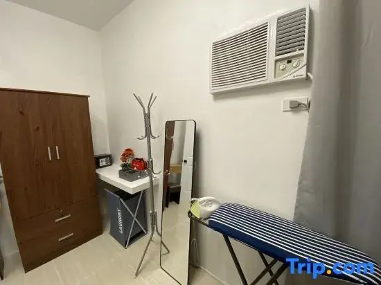 Seven-Eleven Inn 1BR Condo - Royal Oceancrest Mactan
