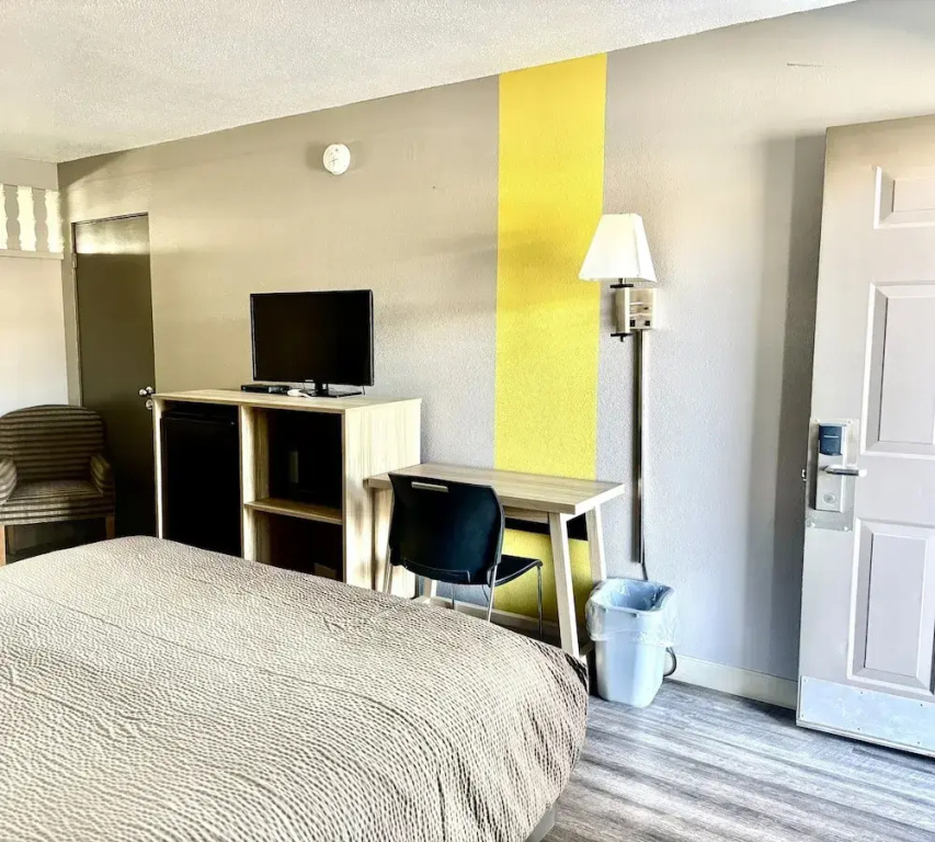 Standard Double room with balcony (full double bed)