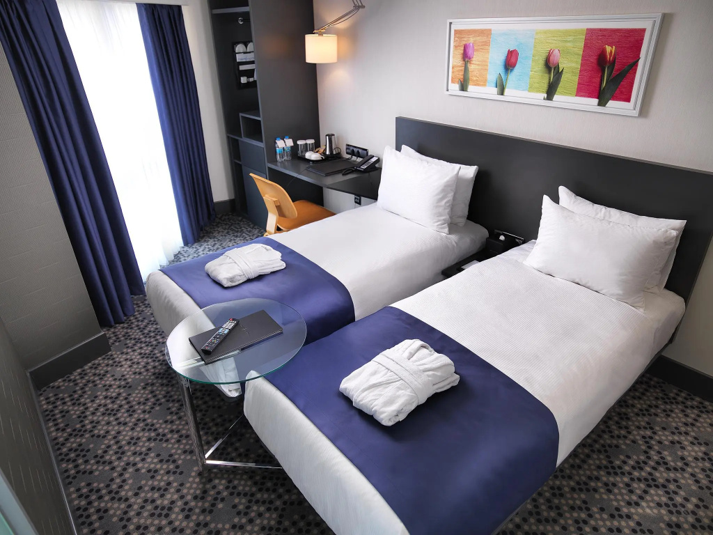 Double room (full double bed)