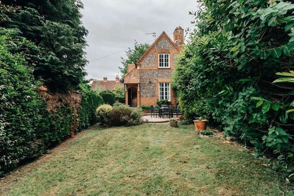 Regatta Cottage - Centrally Located Free Parking