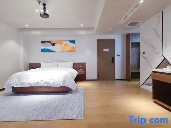 Standard Double room with mountain view full double bed
