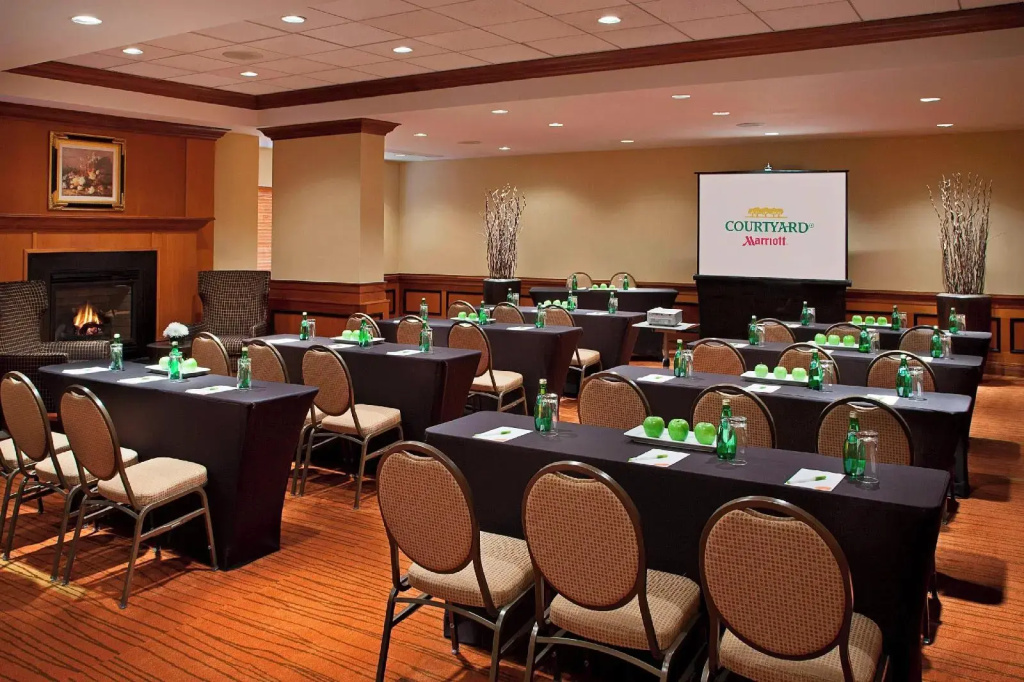 Courtyard by Marriott Toronto Airport - Général