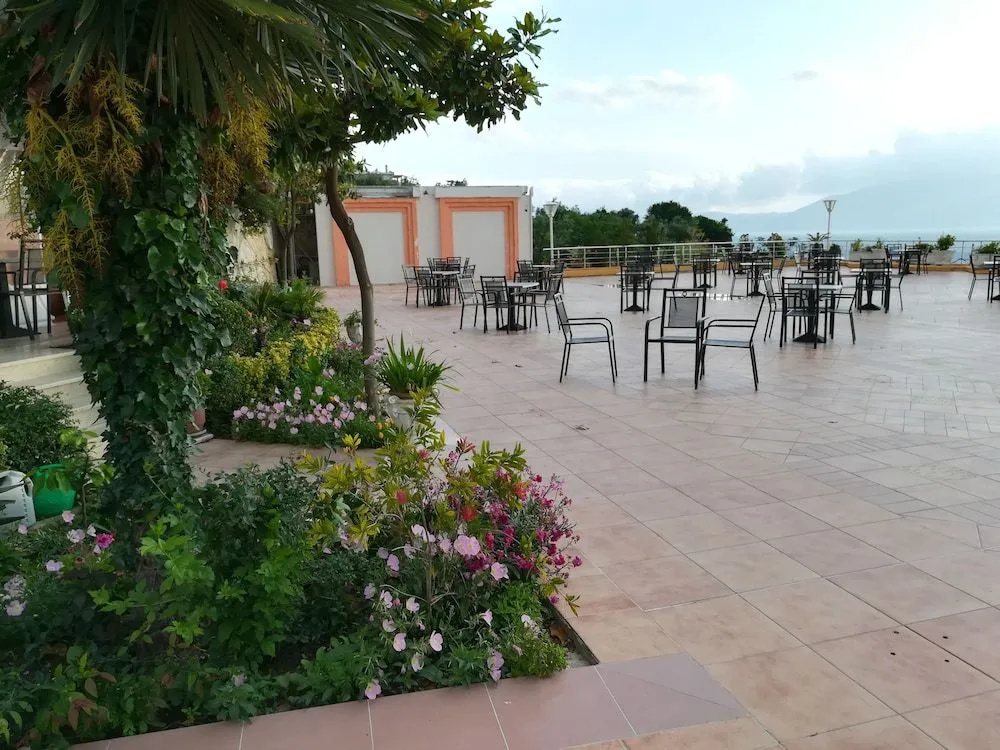 Monte Carlo Hotel