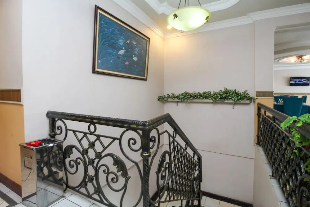 Lobby & Reception