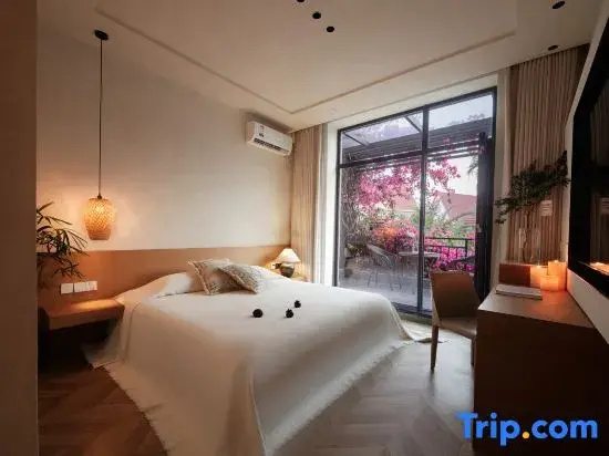 Standard Double room with balcony and with garden view (full double bed)