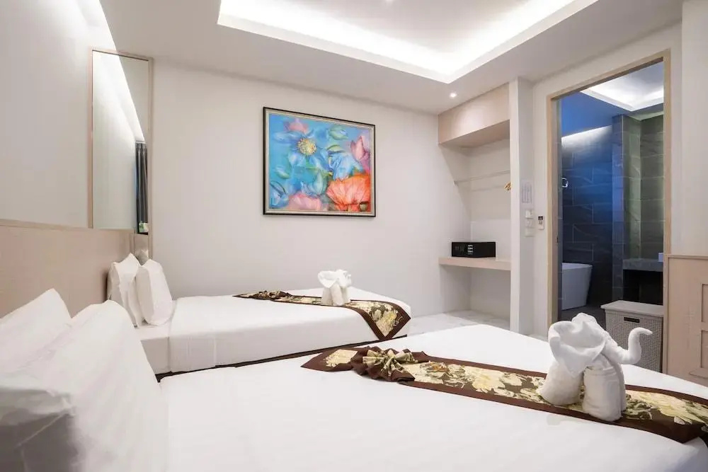 Отель Gold Chariot Pool Villa в Тхаланге