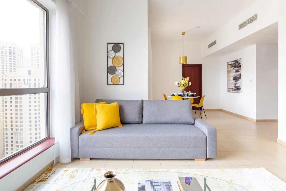 Radiant & Alluring 1BR Apartment W/ Marina Views — фото