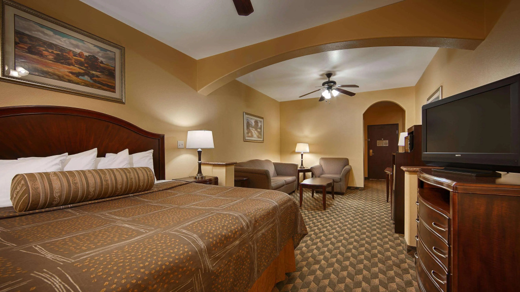 Best Western Plus Manvel Inn & Suites — 3