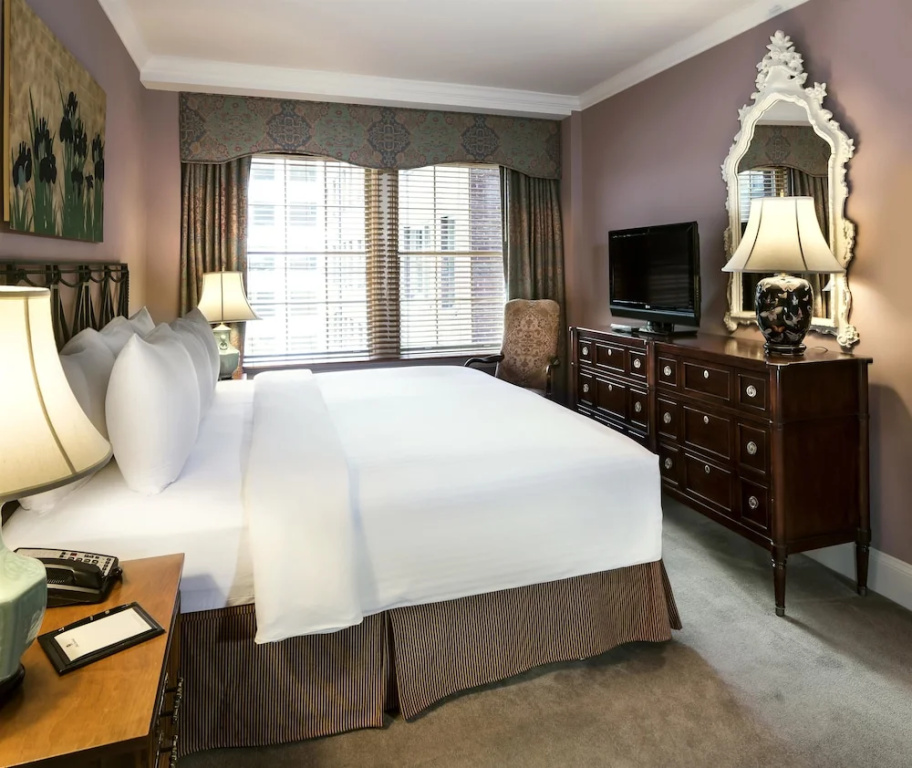 Double Suite with park view (full double bed)