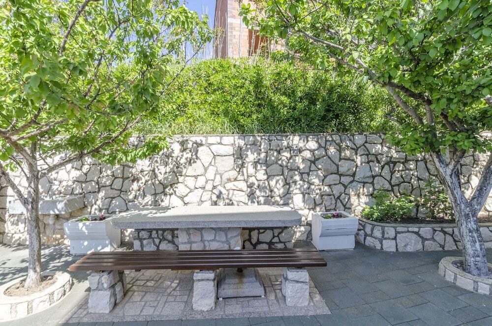 Отель Apartments Vesna, фото 1