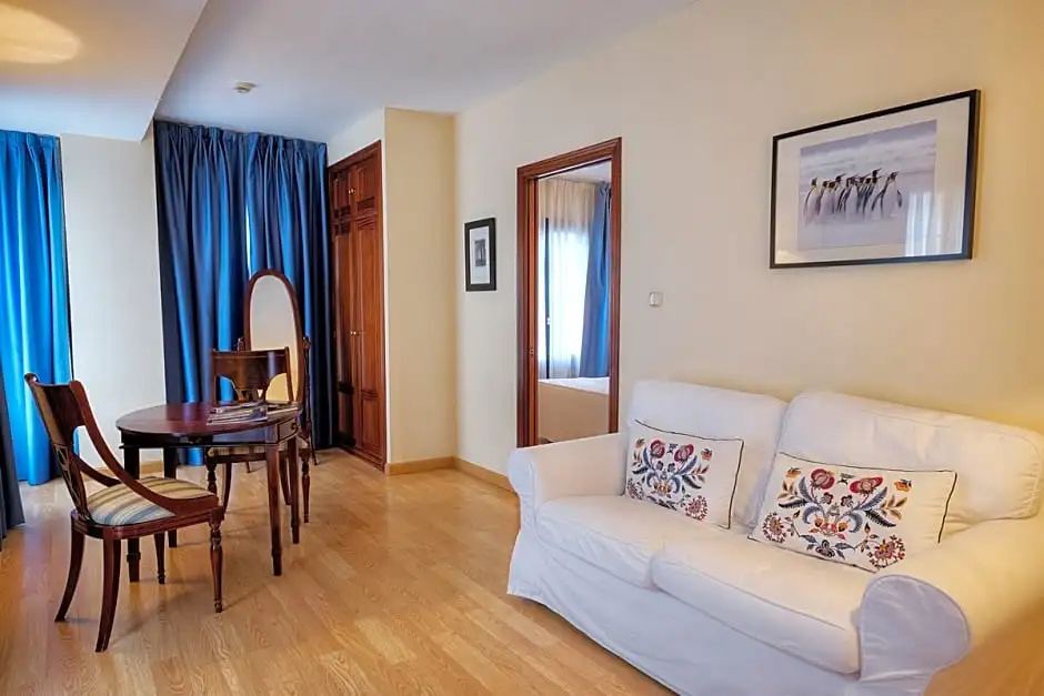 Palacio Arias and Hotel y Apartamentos Arias - Chambres