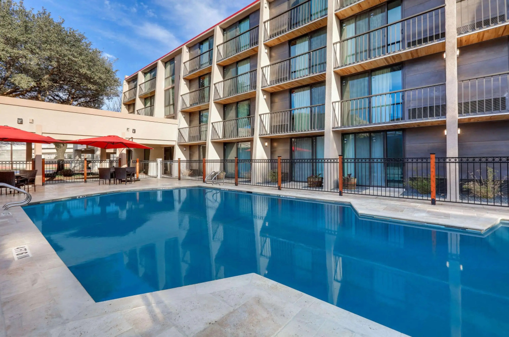 Ramada by Wyndham Austin South - Général