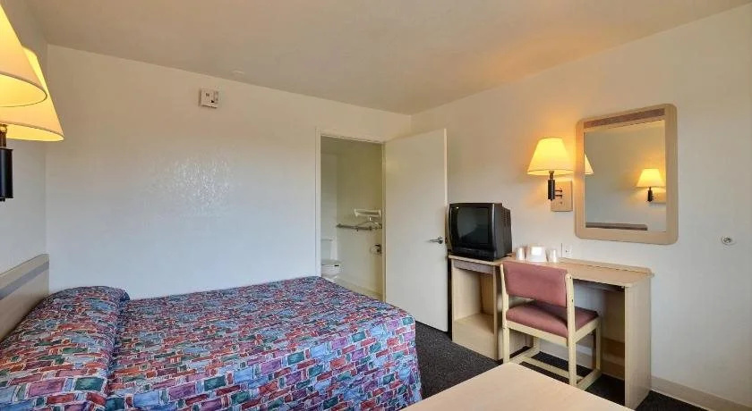 Motel 6 Indianapolis East