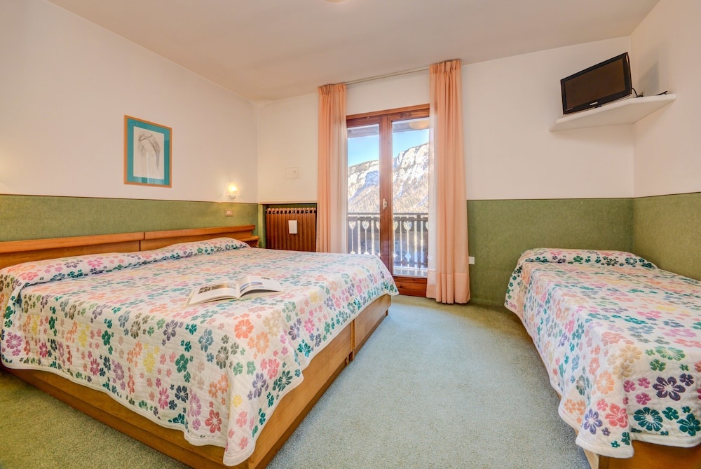 Hotel Splendor — 2