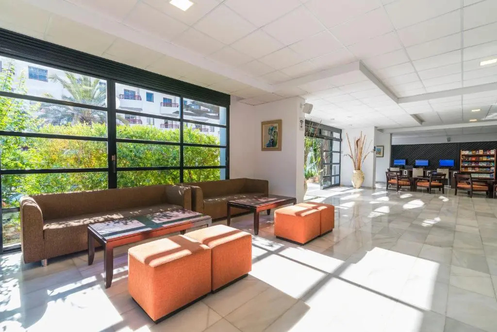 Lobby & Reception
