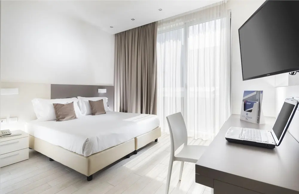 Executive Double room with balcony (full double bed)