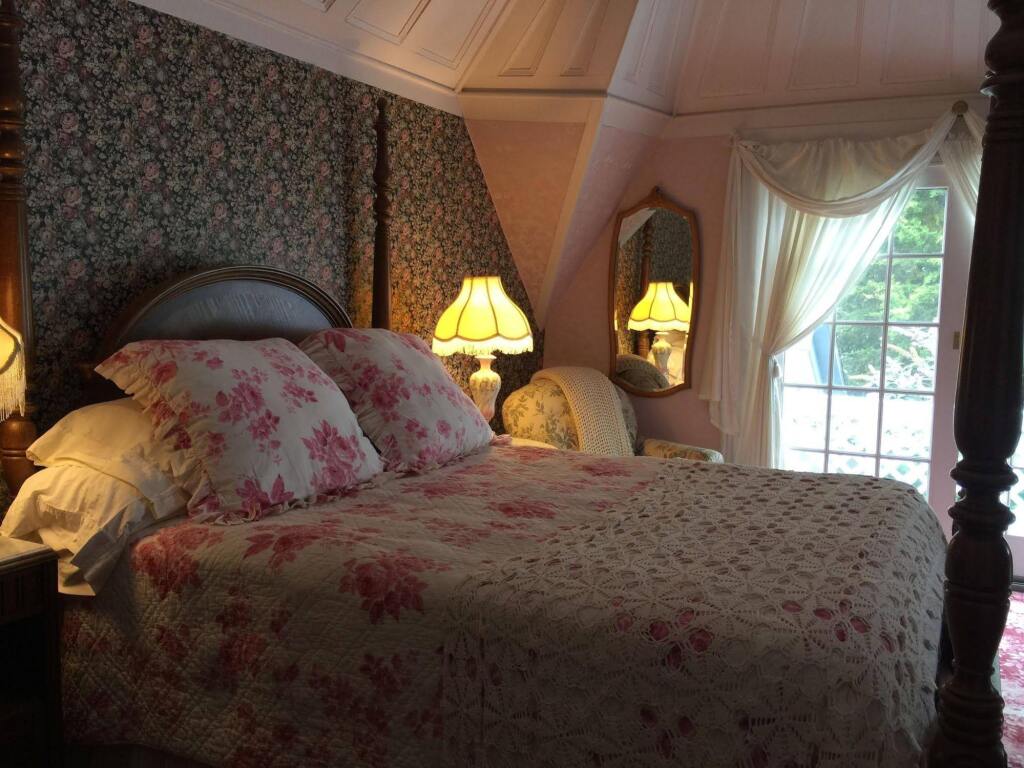 Shaw House Inn by null